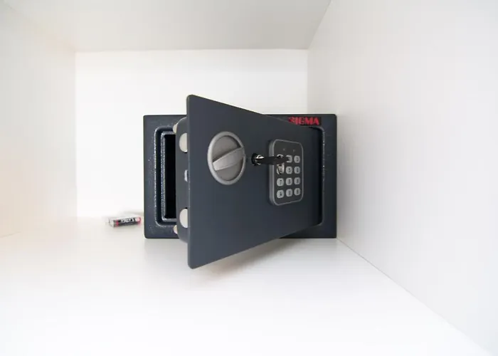 Blue Lagoon Τρογκίρ